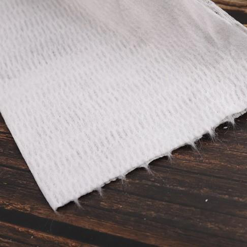 High absorbency–respectively higher 68% and 75% in absorbing water and oil than traditional rags of the same weight